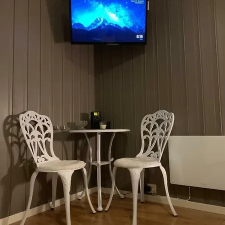 Cozy & Private In The Middle Of Lofoten 아파트 *